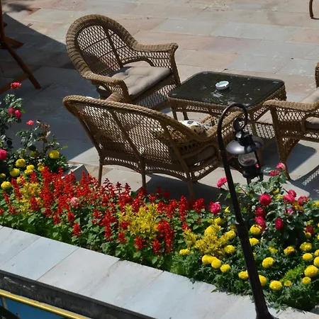 طاهر أغا كوناجي فندق 4*